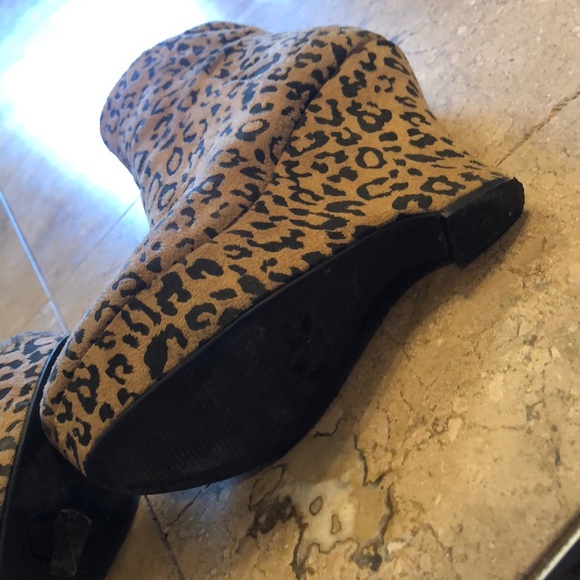 Cheetah Heeled Booties. Animal print. Platform - Picture 3 of 5